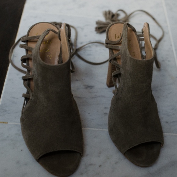 Banana Republic Suede Lace Up Grey Sandals 7 - Picture 3 of 6